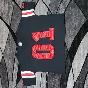 VS PINK 2015 Campus Crop Huskers V-neck Tee-Shirt